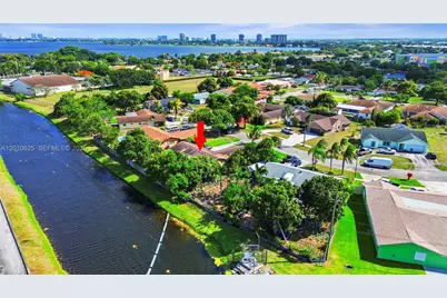 1831 Hiltonia Cir, West Palm Beach, FL 33407 - Photo 46