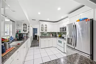 1831 Hiltonia Cir, West Palm Beach, FL 33407 - Photo 14