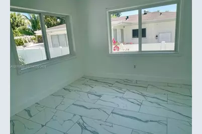 15925 NE 18th Ave, North Miami Beach, FL 33162 - Photo 8