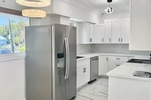 15925 NE 18th Ave, North Miami Beach, FL 33162 - Photo 14