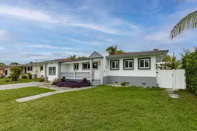 15925 NE 18th Ave, North Miami Beach, FL 33162 - Photo 12