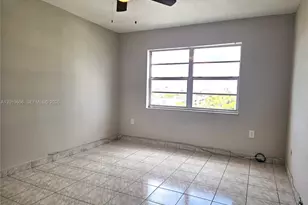 4670 W 13th Ln, Hialeah, FL 33012 - Photo 12