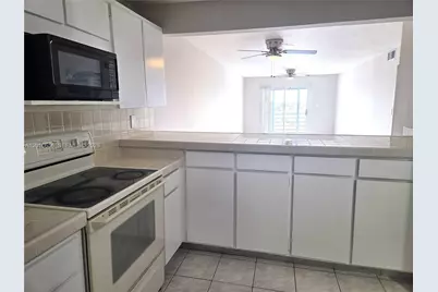 4670 W 13th Ln #507, Hialeah, FL 33012 - Photo 6