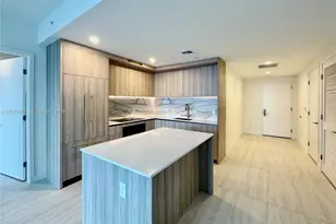 77 SE 5th St, Miami, FL 33131 - Photo 8