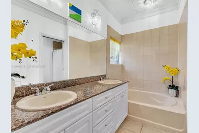 7659 N Stonecreek Cir, Davie, FL 33024 - Photo 36