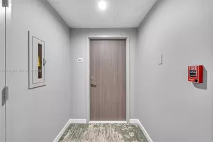 2555 Collins Ave, Miami Beach, FL 33140 - Photo 4