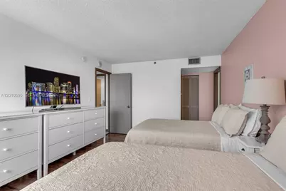 2555 Collins Ave #2401, Miami Beach, FL 33140 - Photo 18