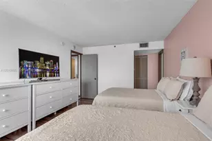 2555 Collins Ave, Miami Beach, FL 33140 - Photo 18