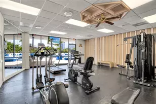 3701 N Country Club Dr, Aventura, FL 33180 - Photo 32
