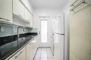 7640 Carlyle Ave, Miami Beach, FL 33141 - Photo 6