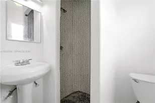 340 NE 125th St, North Miami, FL 33161 - Photo 32