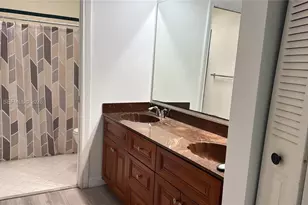 1407 Seagrape Cir, Weston, FL 33326 - Photo 4