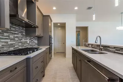 11170 NW 82nd Pl, Parkland, FL 33076 - Photo 10