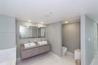 400 Sunny Isles Blvd #1518, Sunny Isles Beach, FL 33160 - Photo 20