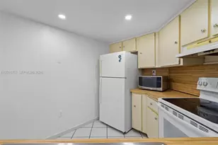 9431 Fontainebleau Blvd, Miami, FL 33172 - Photo 26