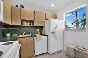 618 Euclid Ave, Miami Beach, FL 33139 - Photo 6