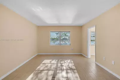 18900 NE 3rd Ct #520, Miami, FL 33179 - Photo 4