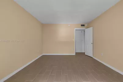 18900 NE 3rd Ct #520, Miami, FL 33179 - Photo 8