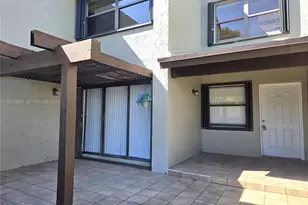 10020 NW 9th St Cir, Miami, FL 33172 - Photo 2