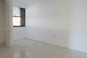 10020 NW 9th St Cir, Miami, FL 33172 - Photo 6