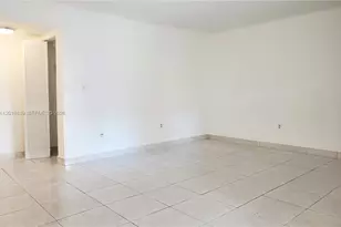 10020 NW 9th St Cir, Miami, FL 33172 - Photo 4