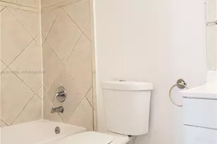 10020 NW 9th St Cir, Miami, FL 33172 - Photo 10