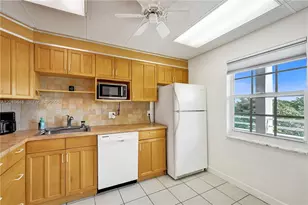 575 Oaks Ln, Pompano Beach, FL 33069 - Photo 14