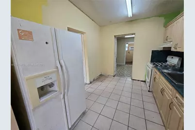 1051 E 18th St, Hialeah, FL 33013 - Photo 12