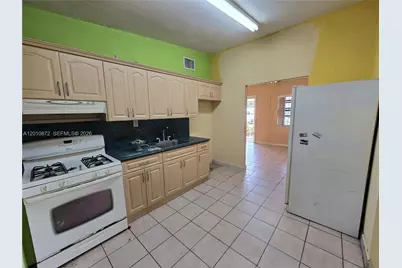 1051 E 18th St, Hialeah, FL 33013 - Photo 14