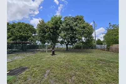 1051 E 18th St, Hialeah, FL 33013 - Photo 28