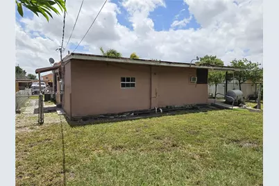 1051 E 18th St, Hialeah, FL 33013 - Photo 30