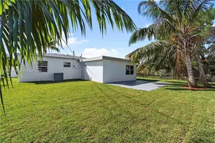 925 NW 84th St, Miami, FL 33150 - Photo 22