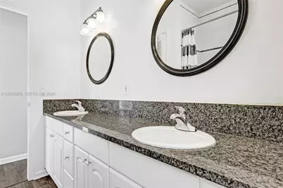 949 SE 10th Ct, Pompano Beach, FL 33060 - Photo 32