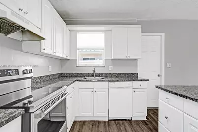 949 SE 10th Ct, Pompano Beach, FL 33060 - Photo 16
