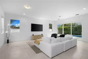 9915 NW 75th St, Doral, FL 33178 - Photo 2