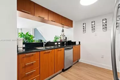 1800 N Bayshore Dr #1604, Miami, FL 33132 - Photo 4