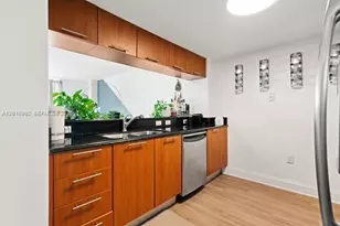 1800 N Bayshore Dr, Miami, FL 33132 - Photo 4