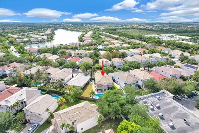 10762 NW 71st St, Doral, FL 33178 - Photo 4