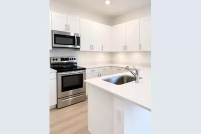 925 NE 211th St #925, Miami, FL 33179 - Photo 2