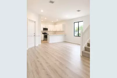 925 NE 211th St #925, Miami, FL 33179 - Photo 4