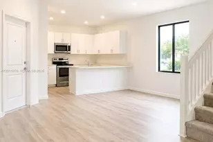925 NE 211th St, Miami, FL 33179 - Photo 4