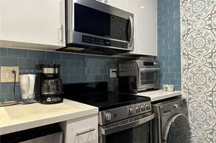 1130 11th St, Miami Beach, FL 33139 - Photo 2