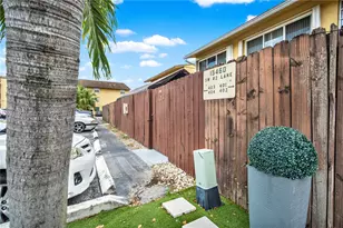15460 SW 82nd Ln, Miami, FL 33193 - Photo 2