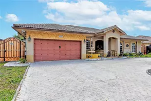 16037 NW 77th Pl, Miami Lakes, FL 33016 - Photo 2