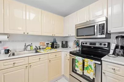 2301 Collins Ave #504, Miami Beach, FL 33139 - Photo 10