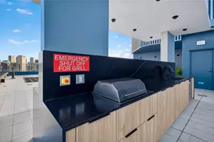121 NE 5th St, Miami, FL 33132 - Photo 24