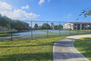 211 Lake Pointe Dr, Oakland Park, FL 33309 - Photo 24