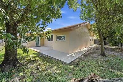 20102 NW 62nd Ave, Hialeah, FL 33015 - Photo 48