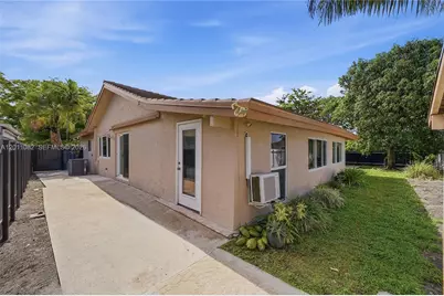 20102 NW 62nd Ave, Hialeah, FL 33015 - Photo 46