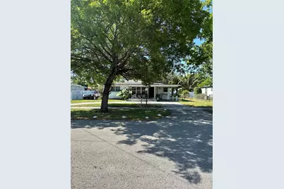 1360 NW 88th St, Miami, FL 33147 - Photo 10